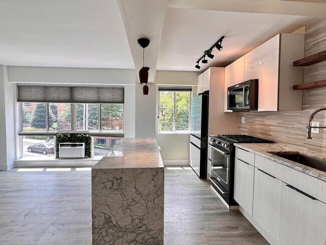 Photo - Great 2 Bed / 1 Bath Apartment near Embass...