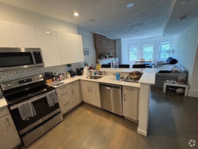 Building Photo - 1402 Beacon St Unit 3 Rental
