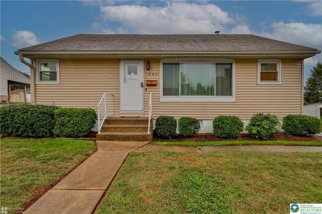 Building Photo - 1557 Greenview Dr Rental