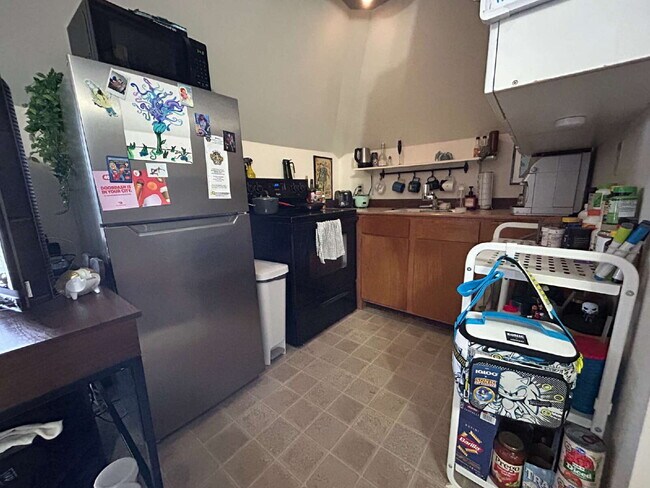 Photo - Walk to WWU & Downtown Bellingham from Prime Chestnut St Location