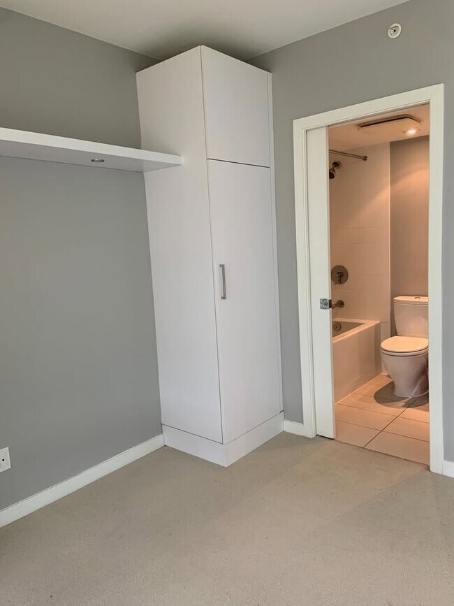 Photo - 6461 Telford Ave