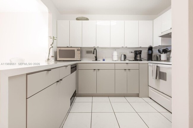 Photo - 2301 Collins Ave Unit 423