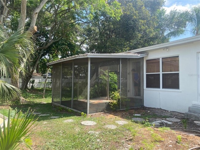 Photo - 8023 Country Club Rd N