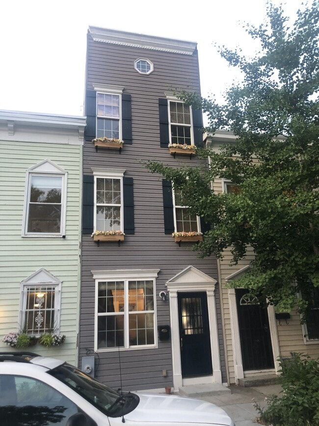 Building Photo - 1656 Kramer St NE