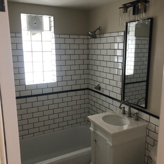 Photo - 1227 S Division St Unit 4