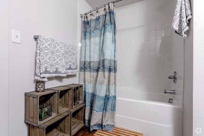 2BR, 2BA - 708SF