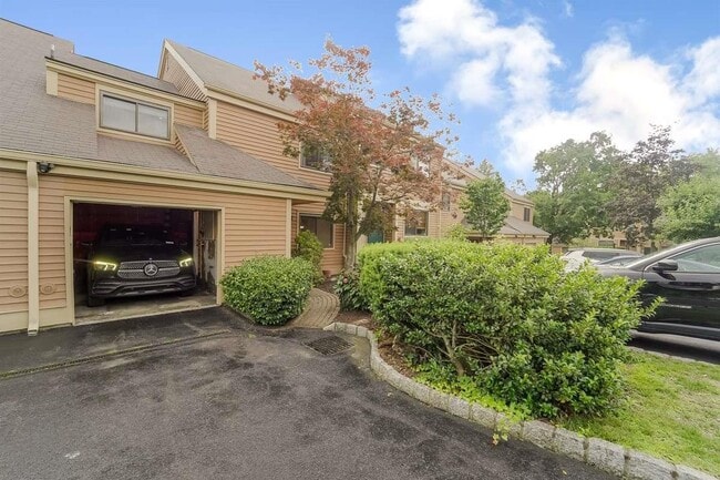 Photo - 13 Bayberry Ln Townhome