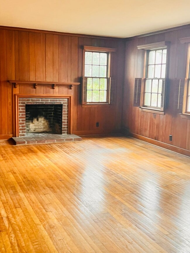 101 Southwood Dr