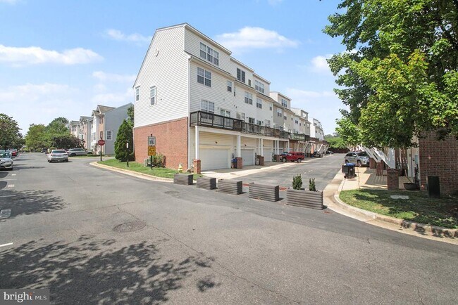 100 Meadows Ln