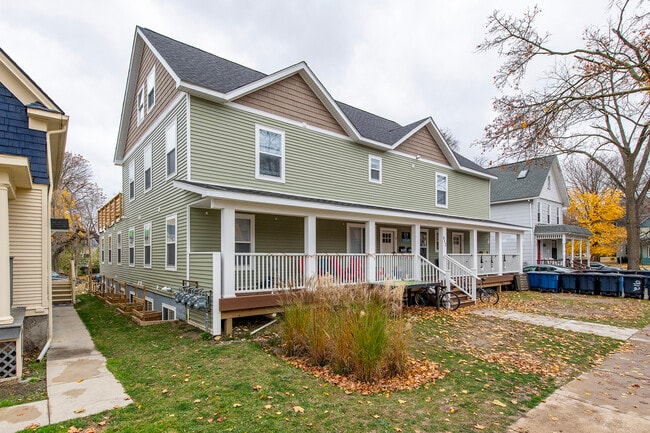 Building Photo - 912-914 Mary St