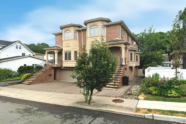 Building Photo - 258 4th St Unit A