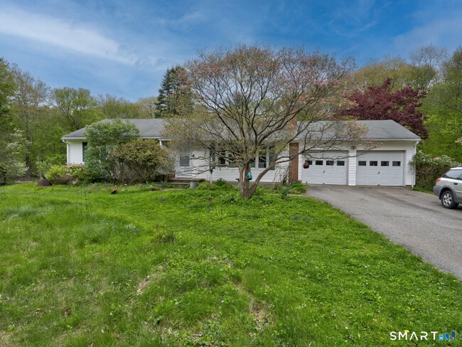 Building Photo - 384 Woodland Rd