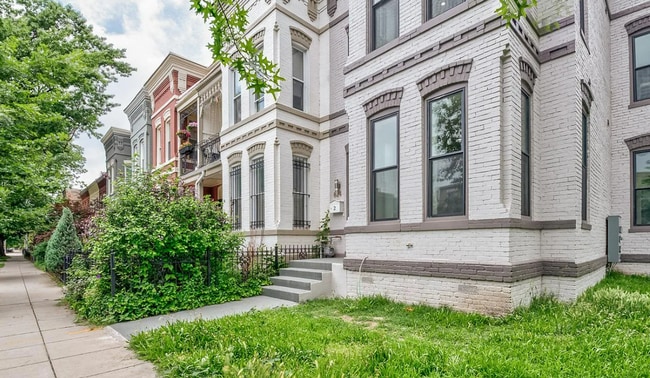 Photo - 824 I St NE Unit 1