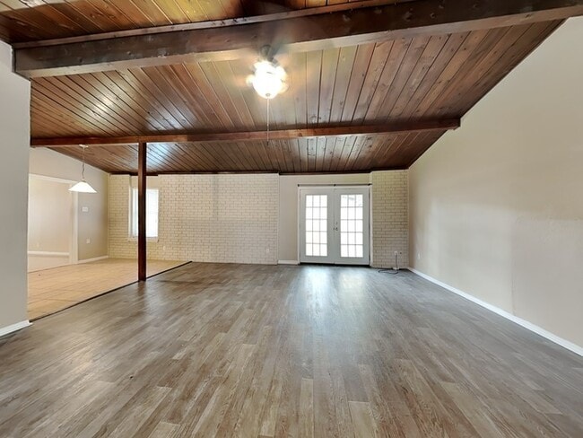 Photo - 729 Sherbrook Dr