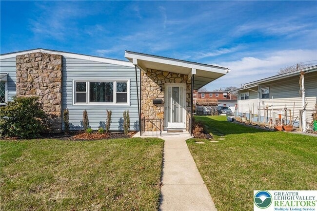 Photo - 732 N St Lucas St