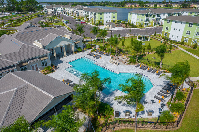 Mira Crystal Lake apartments — community photo