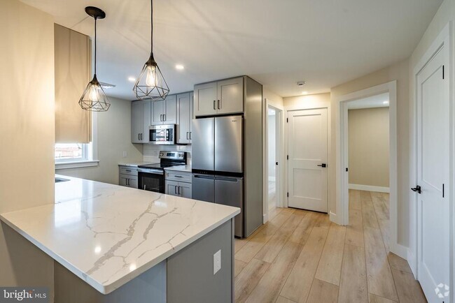 Building Photo - 530 Washington Ave Unit 3 Rental