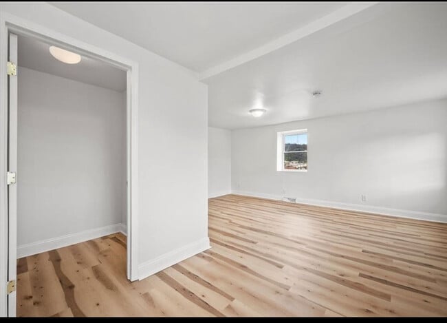 Building Photo - 810 Hays St Unit 2