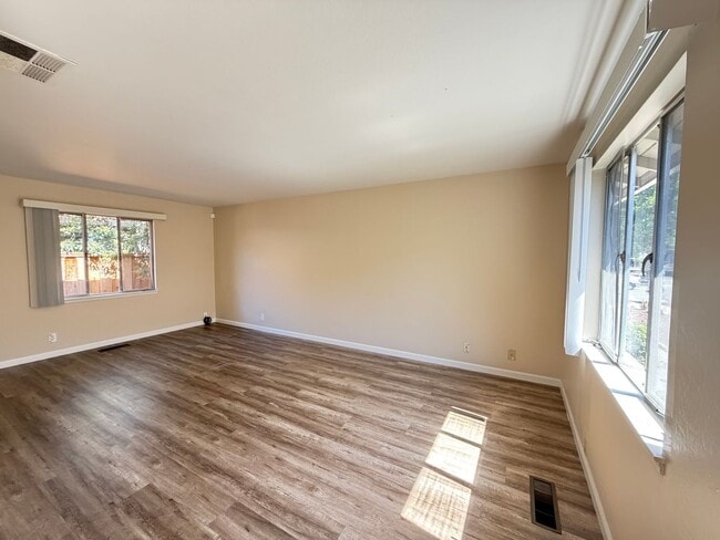 544-548 E McKinley Ave.