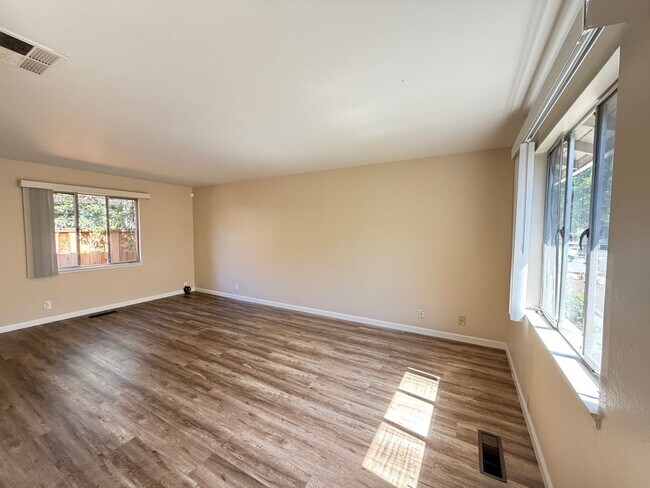 Photo - 544-548 E McKinley Ave. Unit 544 E McKinley