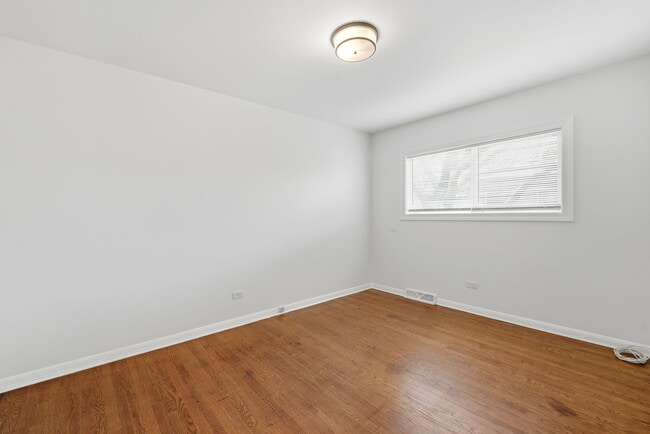 Building Photo - 2028 Williamsburg Dr Unit D108