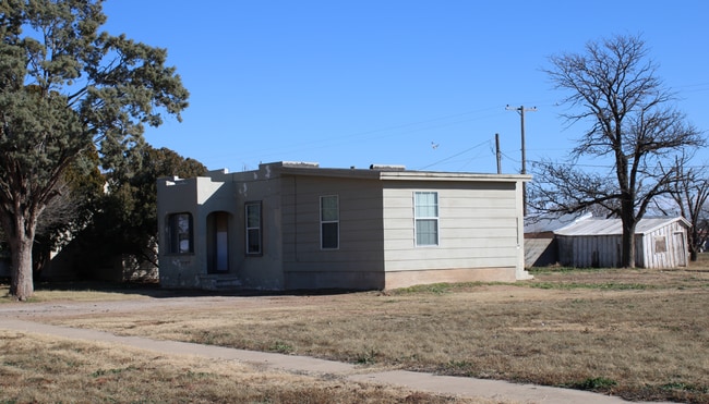 Building Photo - Updated 3 bedroom 1 Bathroom