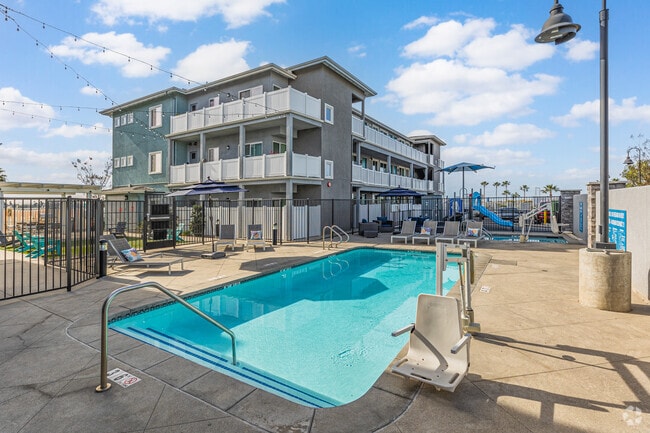 Pool and Spa - Mariners Landing