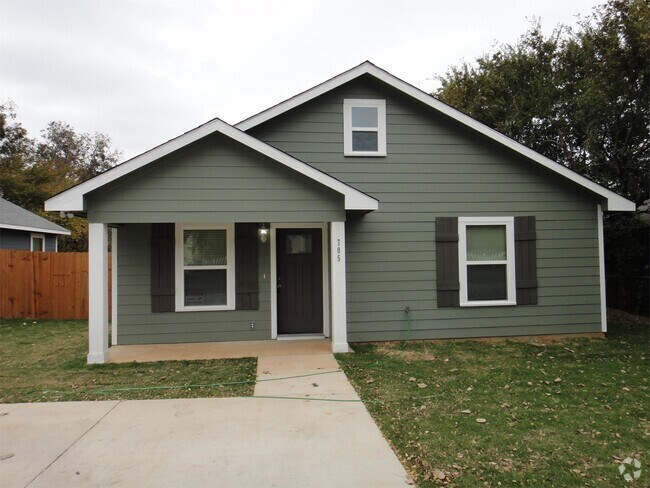 Building Photo - 705 W Hull St Rental