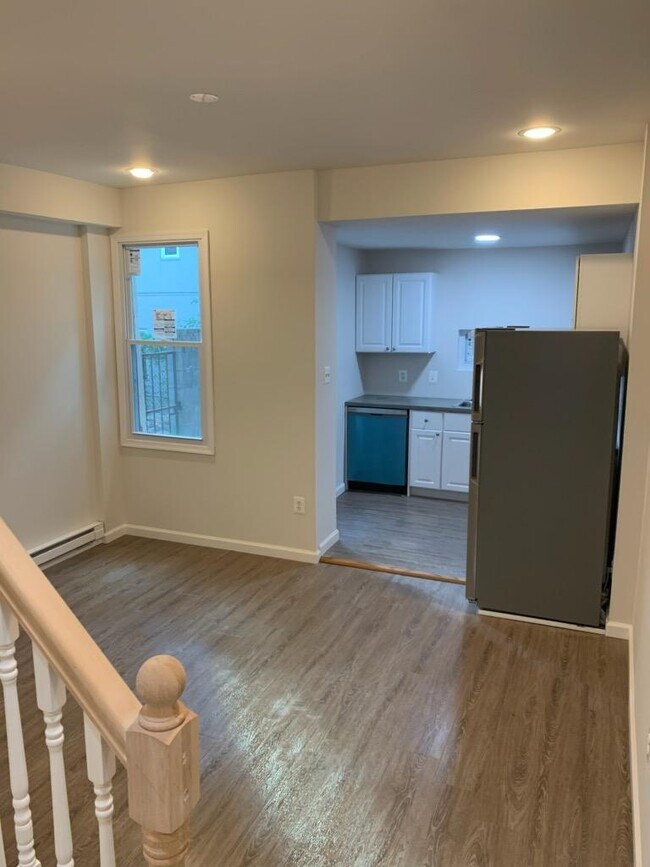 Dinning room - 1840 N Marshall St