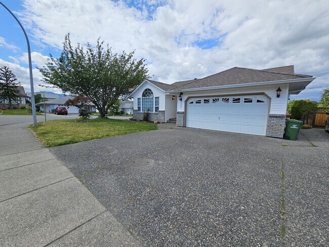 Photo - 44841 Carolyn Ave