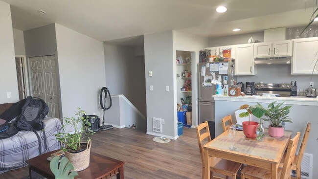 Photo - 3-Bedroom Townhome Minutes from Barkley Village, I-5 and Whole Food