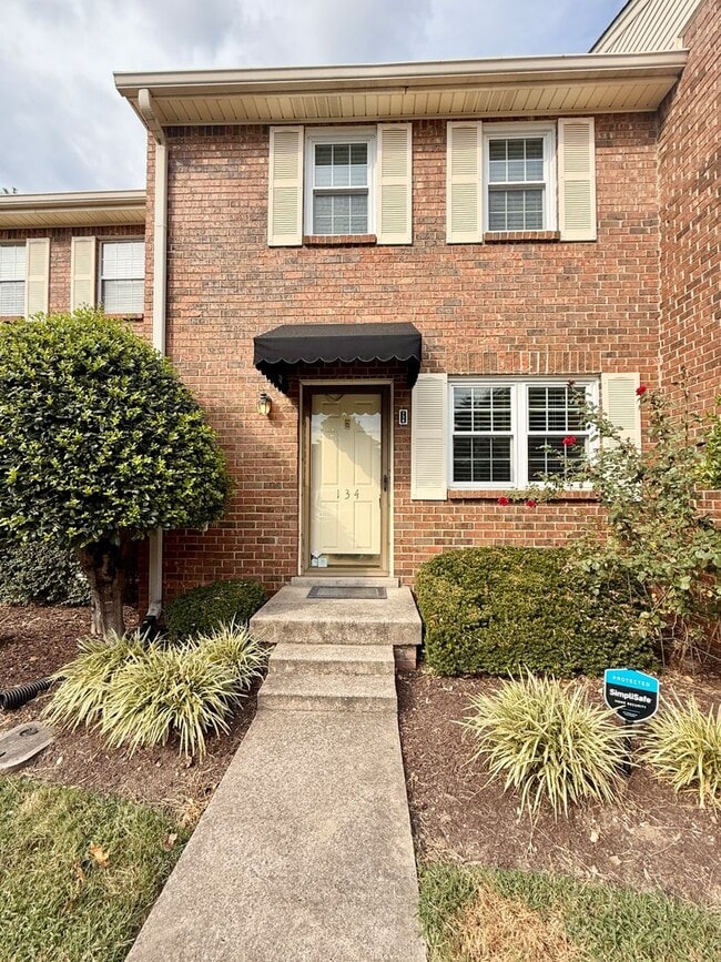 Building Photo - 2 Bedroom Hermitage condo only $1600!  Ava...