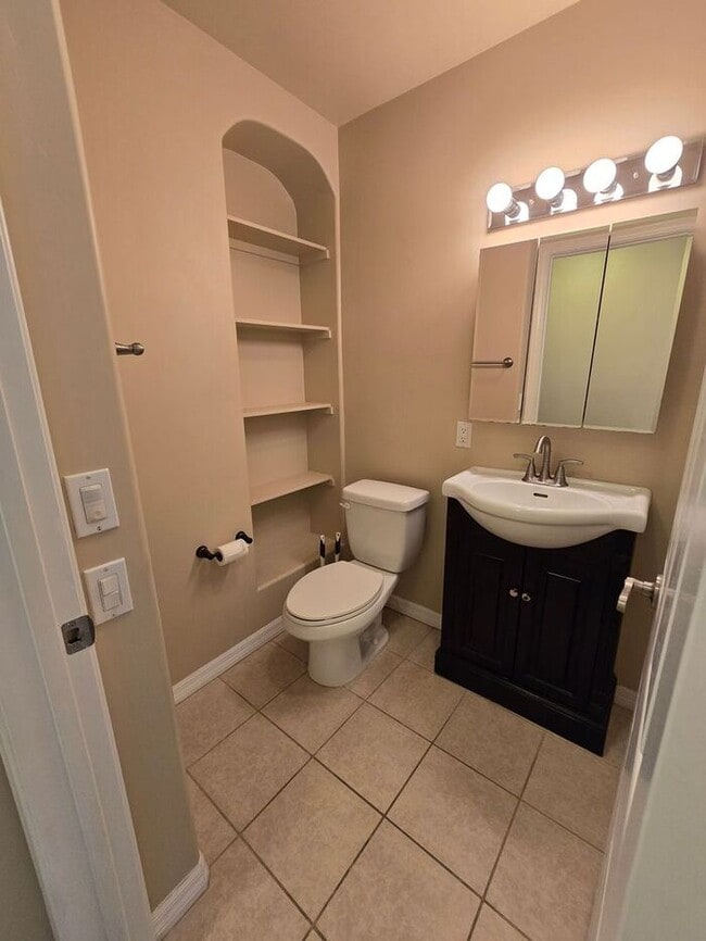 Photo - Sunny Top Floor 2BD/2BA Condo in Desirable...