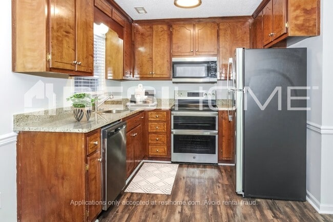 Photo - 113 Castleridge Dr