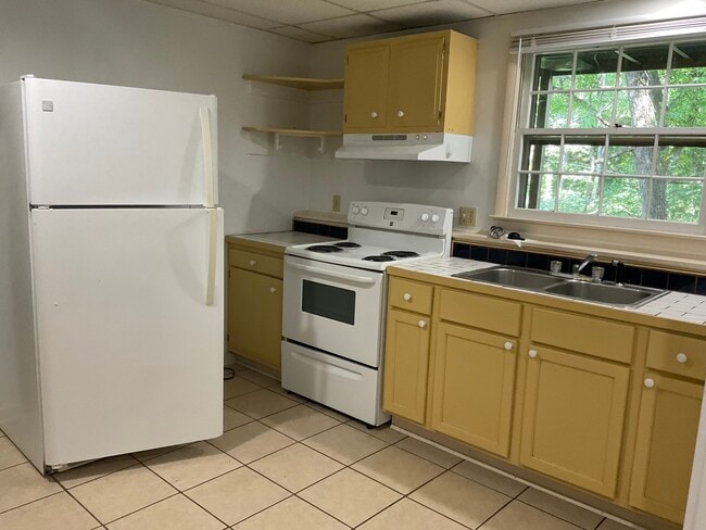 Photo - 648 Farm Road