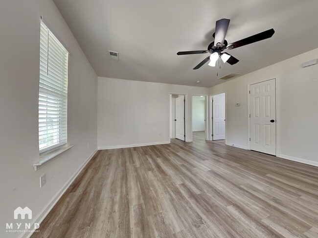 Photo - 424 Valerie Cir