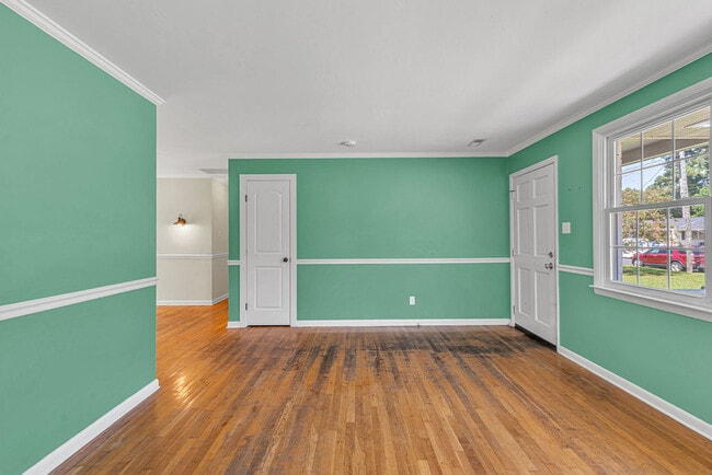 Photo - 707 Christine Ave