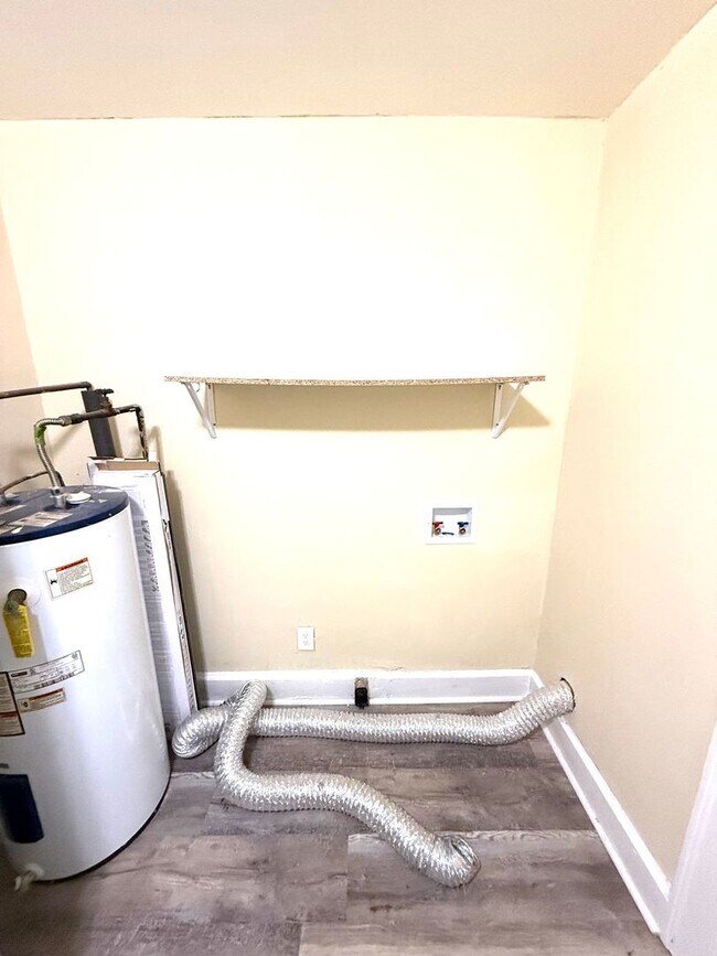 Photo - ** 2 bed 1 bath located in Morningview ** Call 334-366-9198 to schedule a self showing