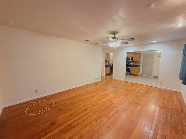 Photo - 3158 El Capitan Ave