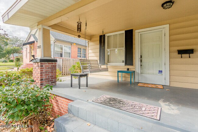 Photo - 2923 Downing St