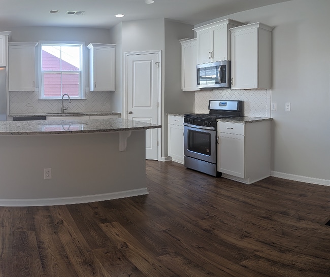 Photo - 115 Yorkshire Dr