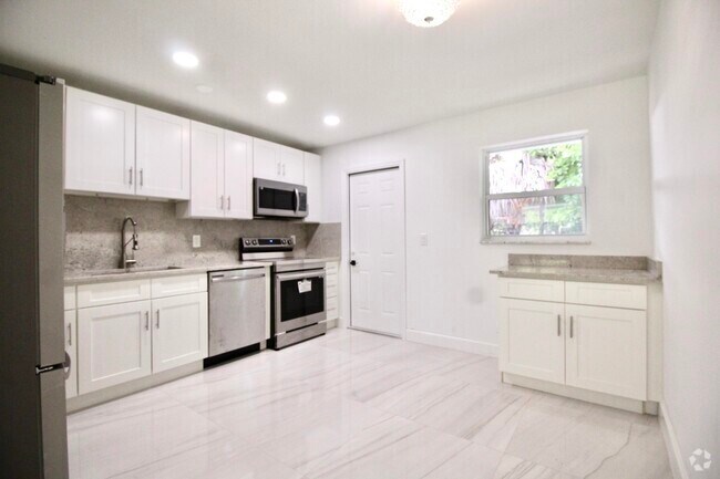 Building Photo - 8867 Sunset Dr Rental