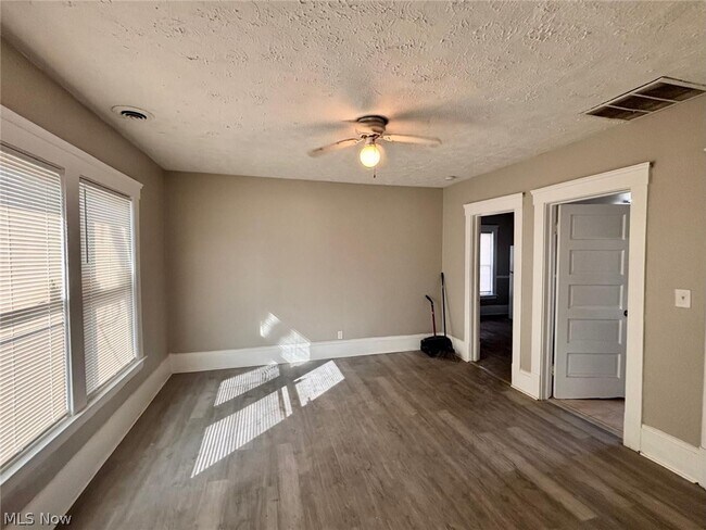 Photo - 7411 Cornelia Ave Unidad 2