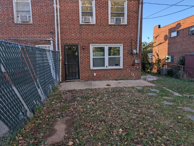 Photo - 3 Bedroom - 1 Bathroom Row Home in a Beautiful Neighborhood