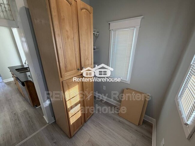 Photo - 400 Lyndhurst St