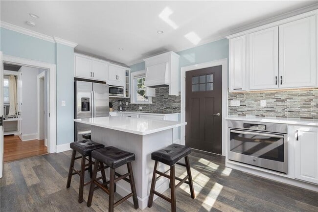 Photo - 127 W Main Rd