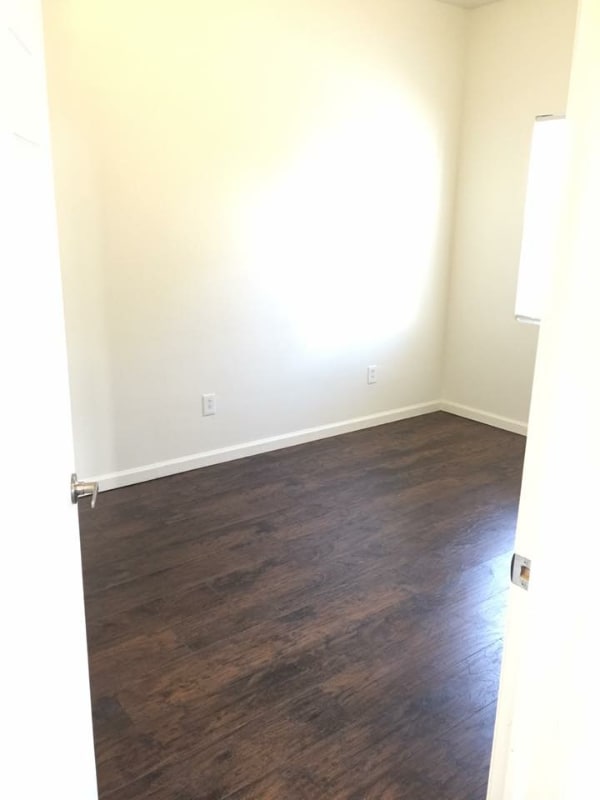 Photo - 102 N Gilfillan St