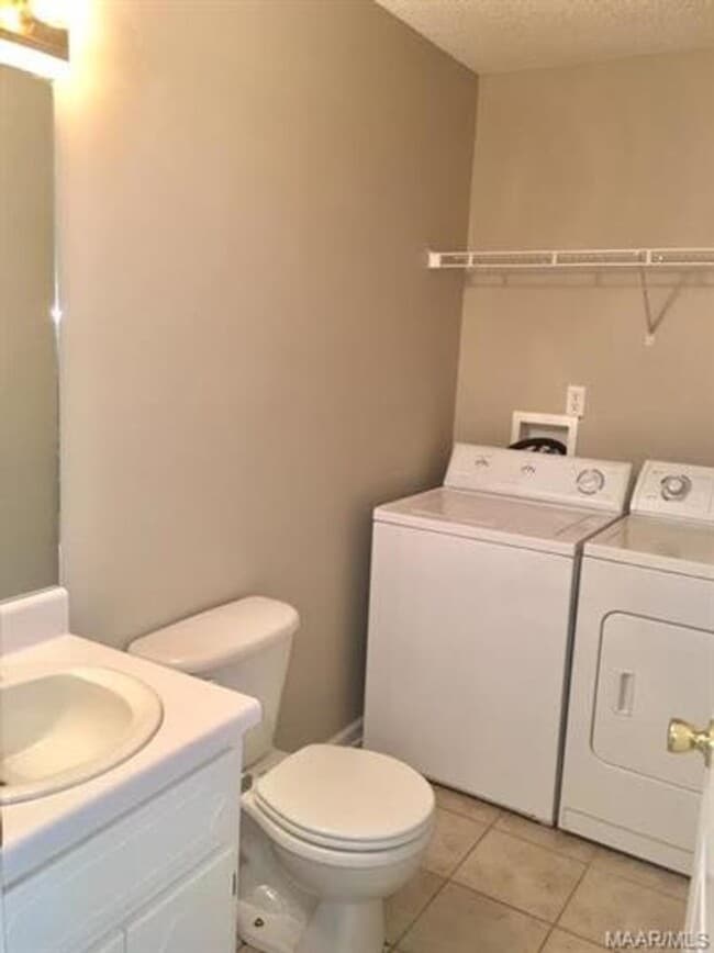 Photo - 218 Foxchase Ln