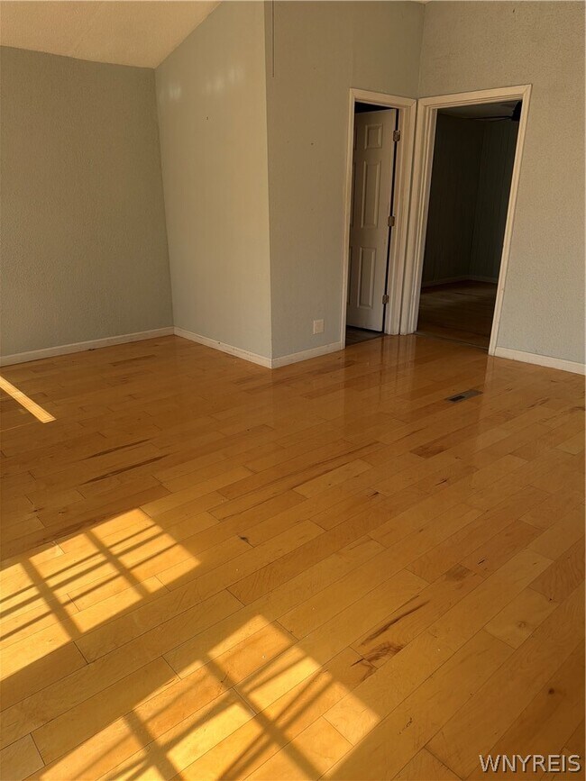 2025 La Salle Ave