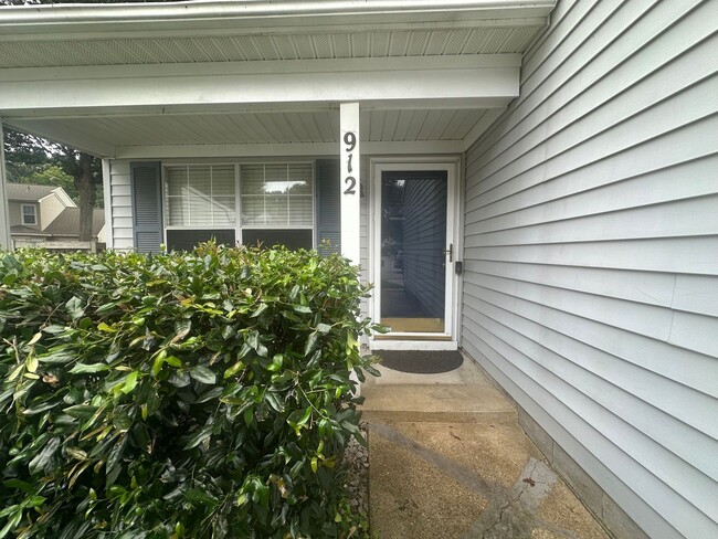 Building Photo - Call or Text Amanda Tate for more informat... Rental